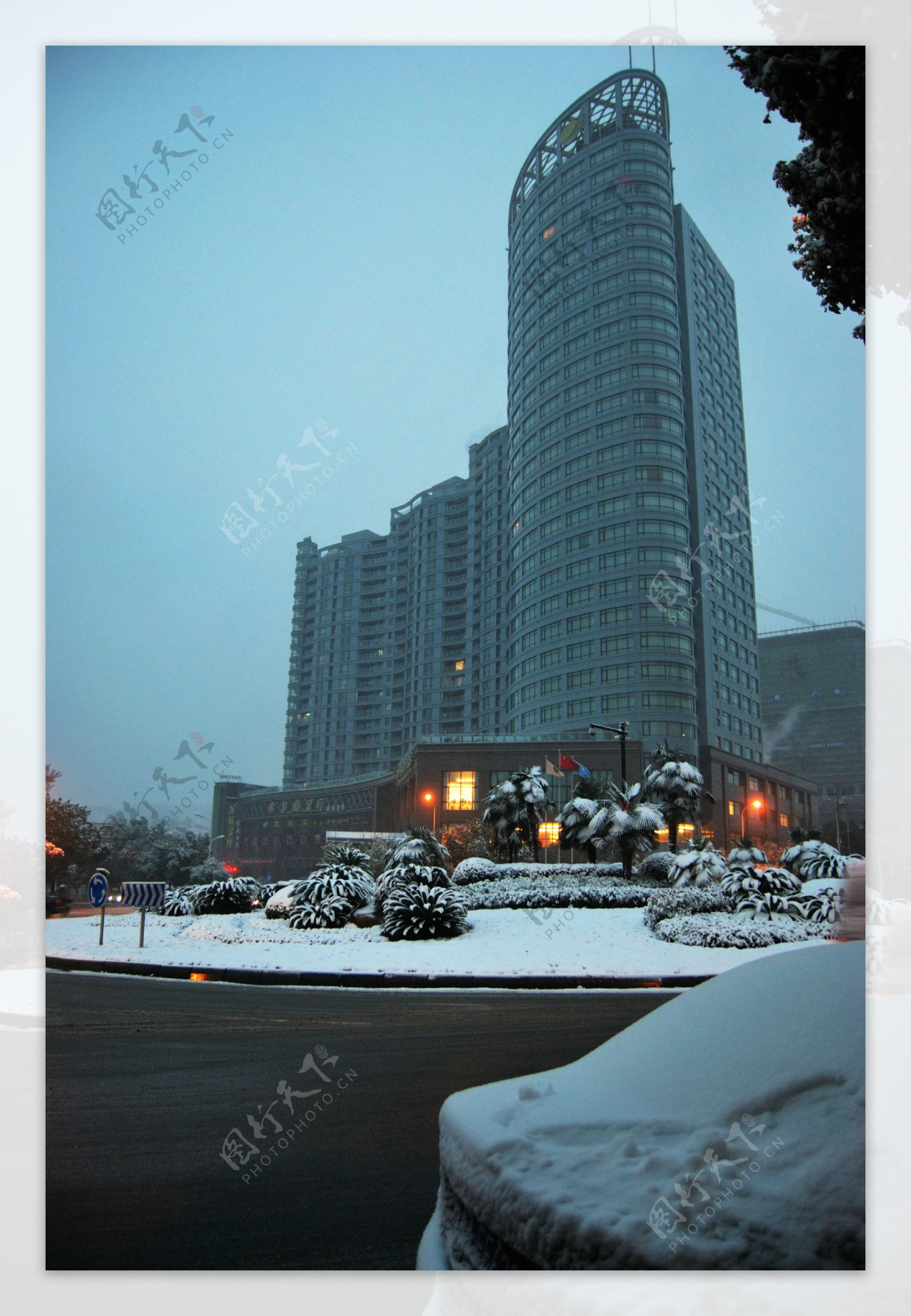 雪中酒店图片