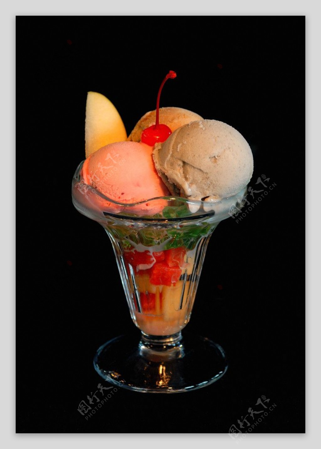综合水果圣代雪糕冰淇淋奶酪冷饮图片