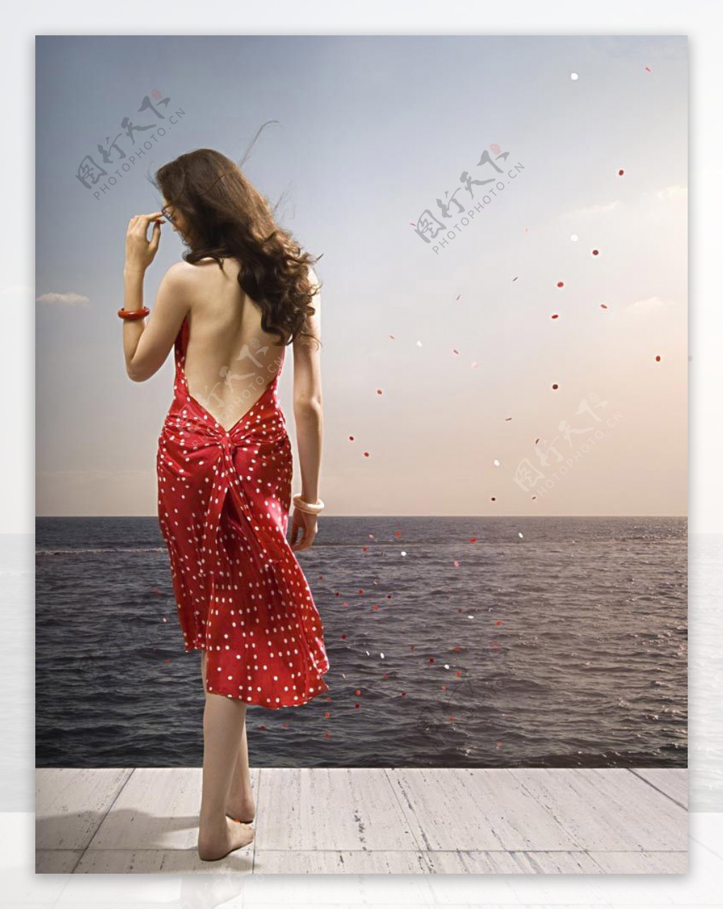 红裙美女图片素材-编号13740954-图行天下