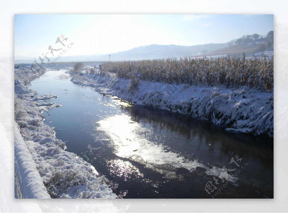 第一场雪河边图片