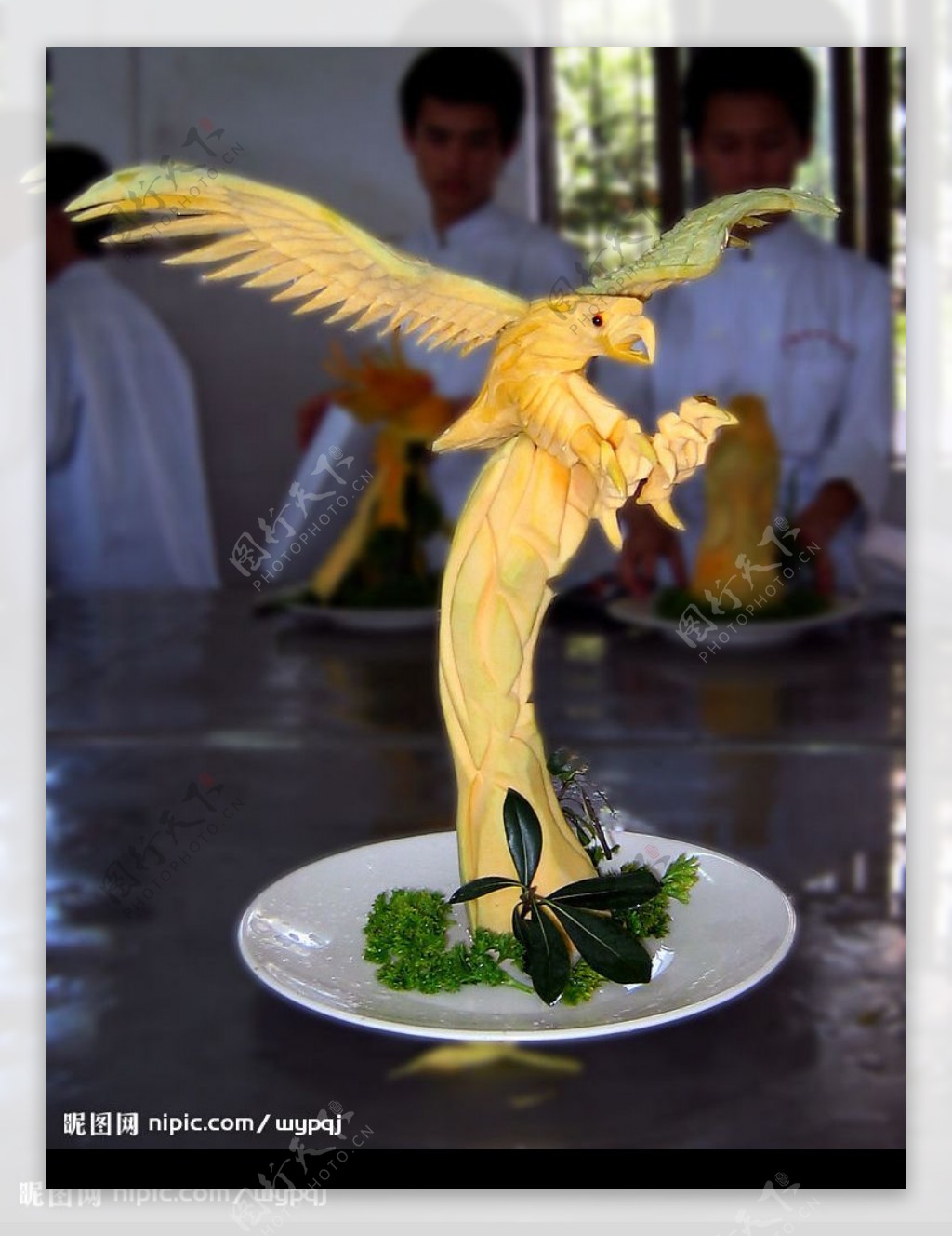 食品雕刻之雄鹰展翅图片