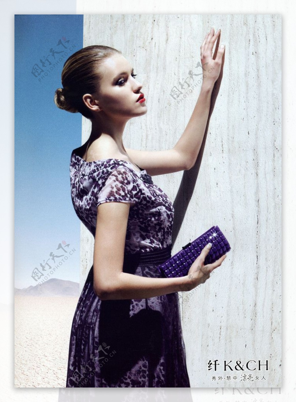 纤形象代言人LOGO国际时尚女装欧美女模2010年时尚夏装靓丽时尚休闲长裙手包图片