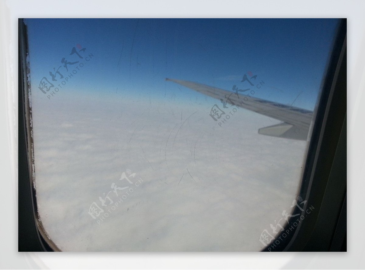 飞机上的窗外图片