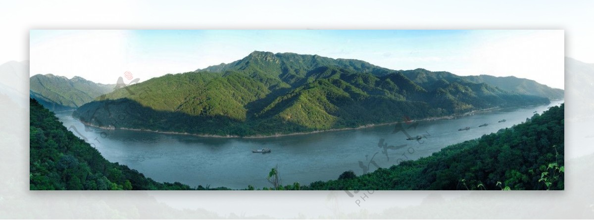 飞霞峡江全景图片
