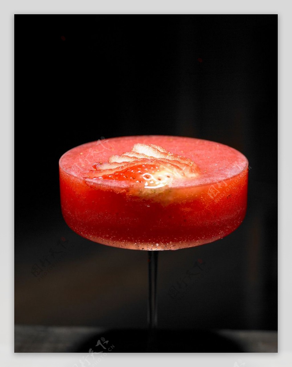 草莓鸡尾酒图片