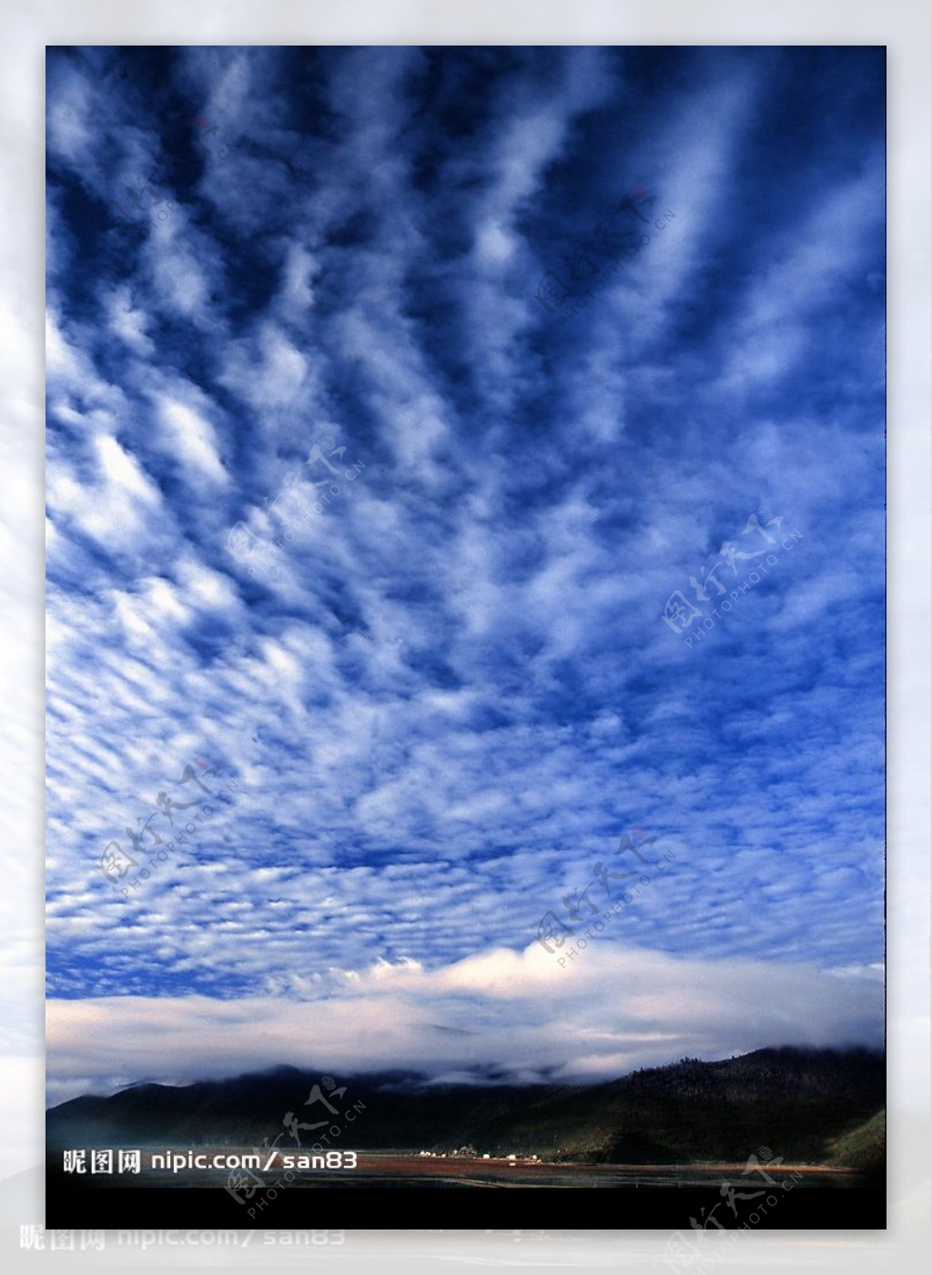 纳帕海的云图片