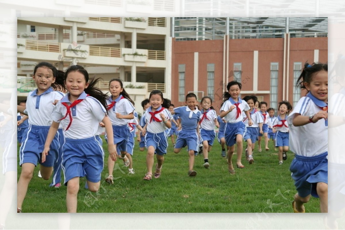 奔跑学生图片