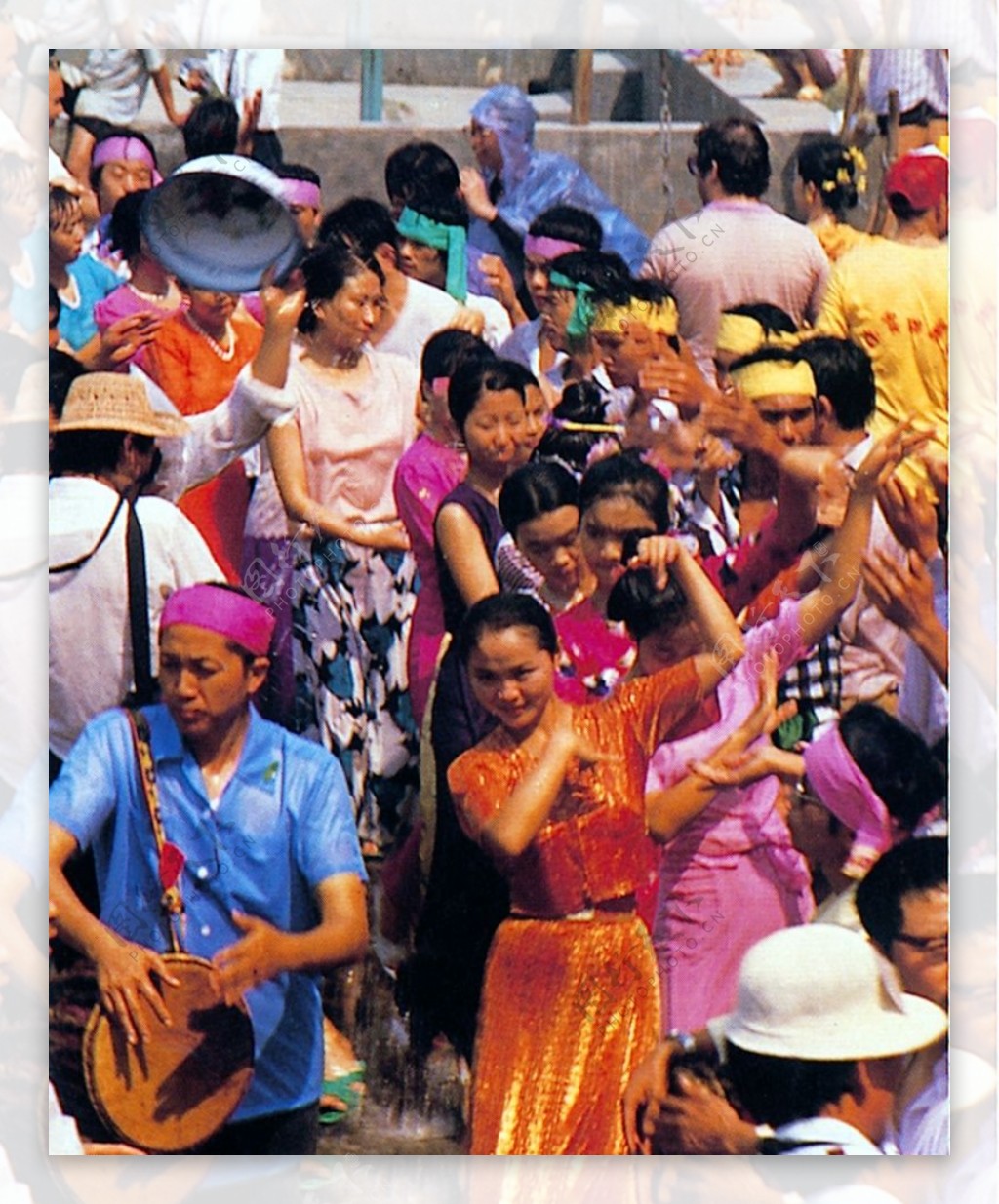 傣族的蝴蝶舞（2017年4月摄于孟定泼水节）。|傣族|蝴蝶_新浪新闻
