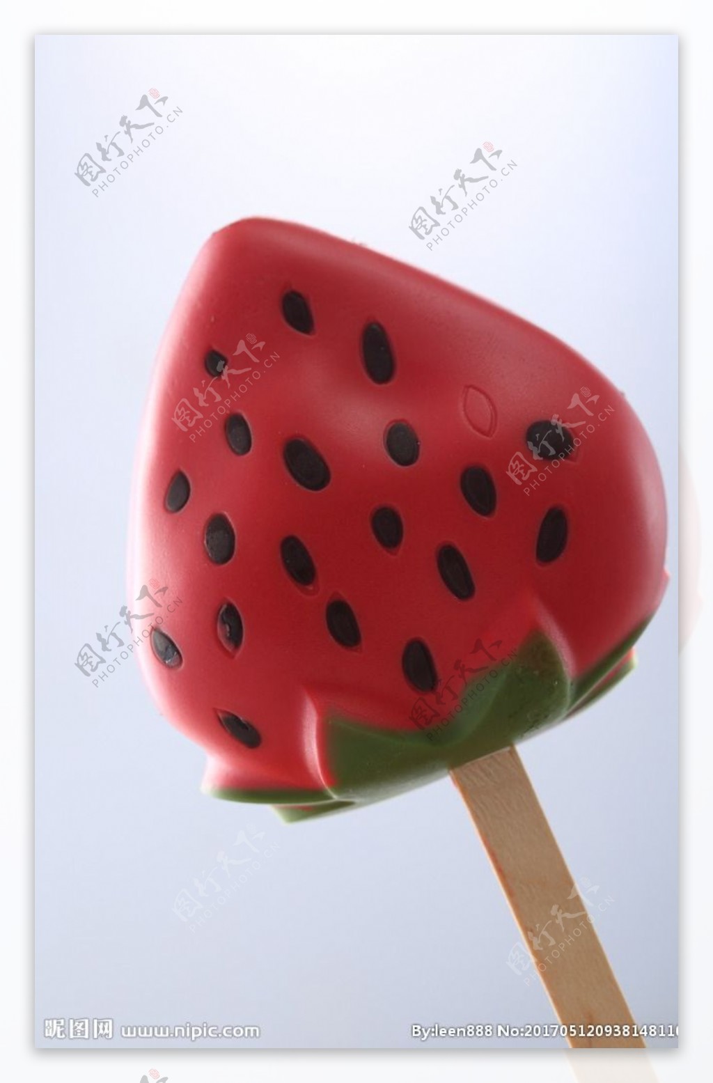 可爱雪草莓冰淇淋