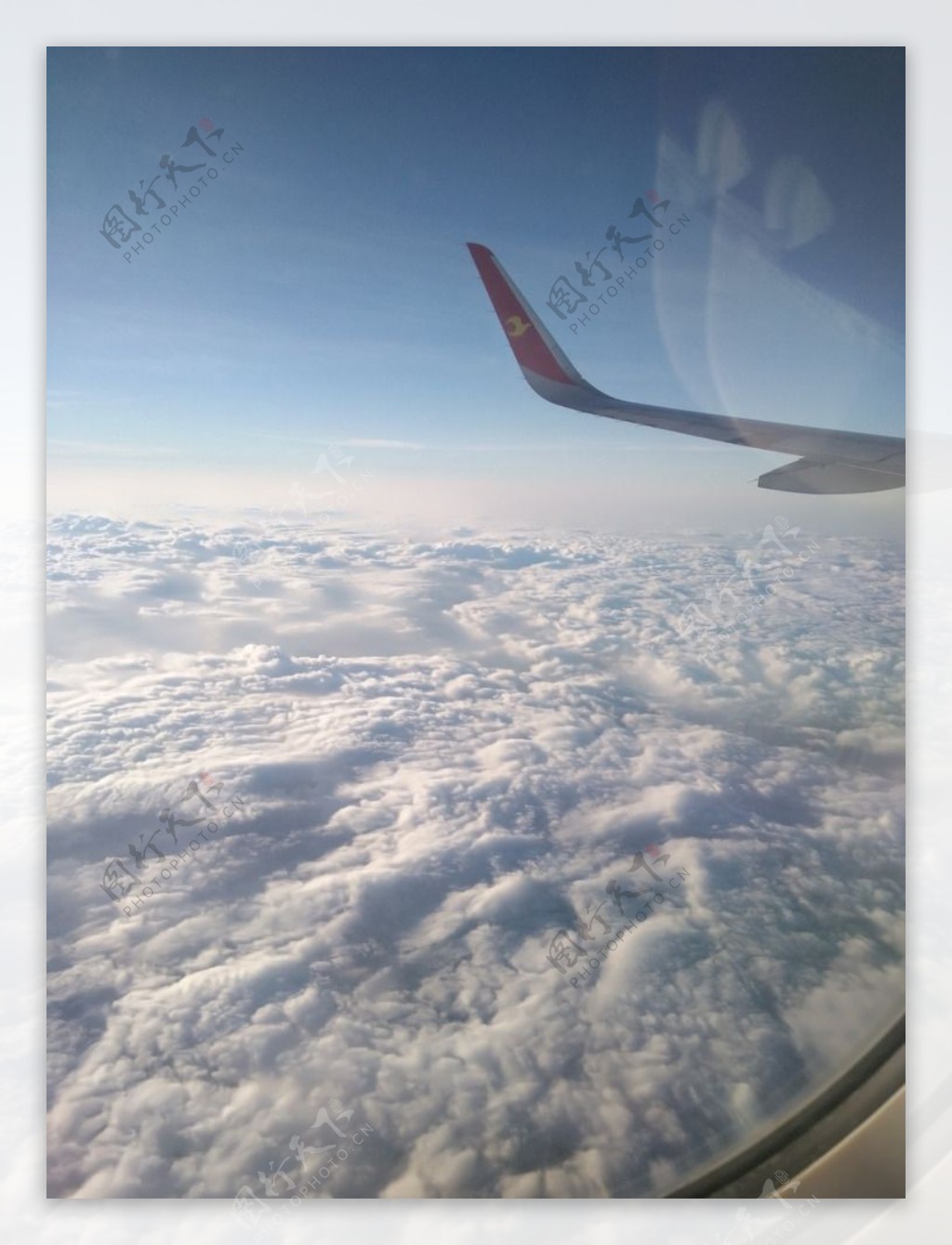 飞机上的云朵