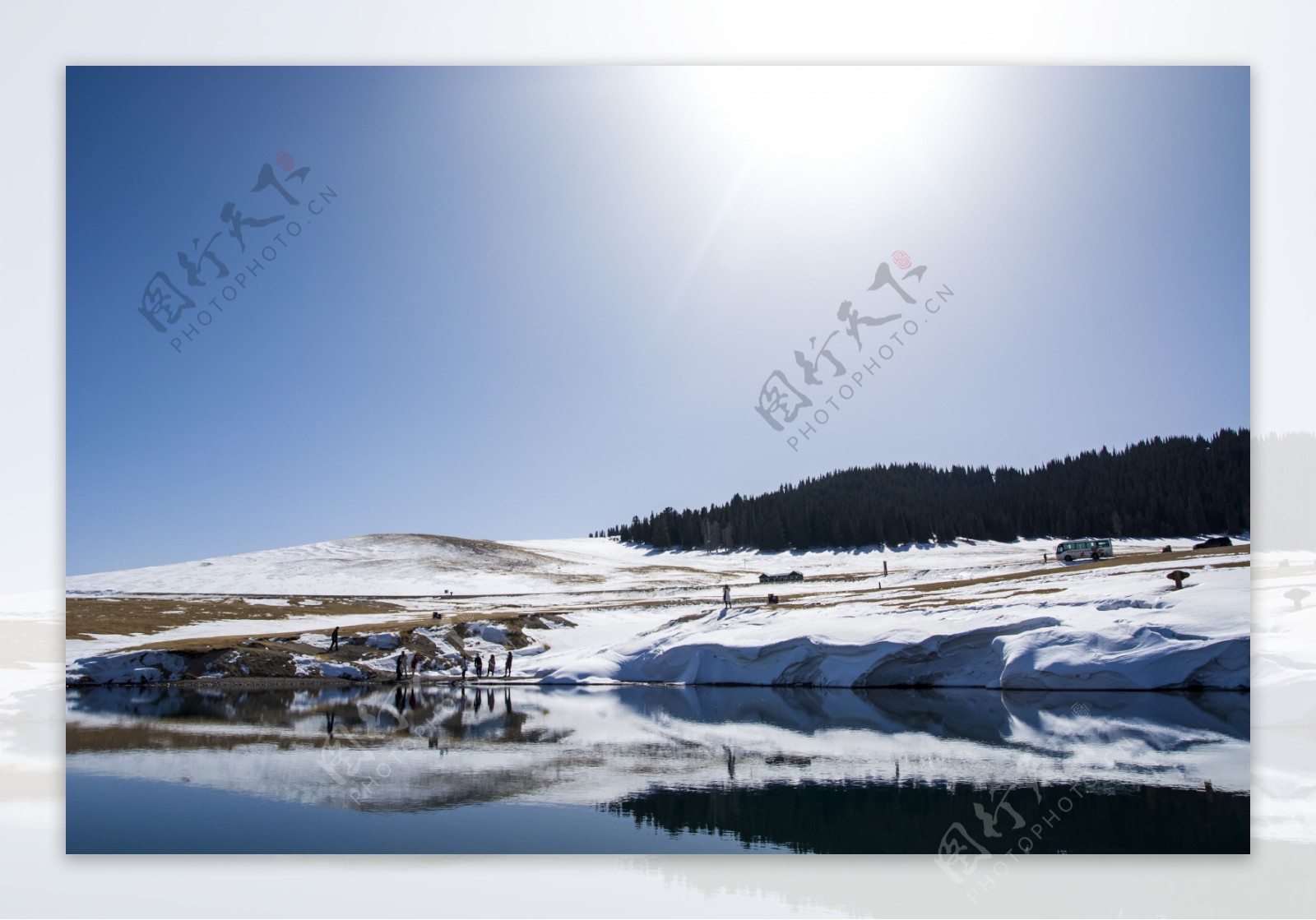 冬日里的赛里木湖