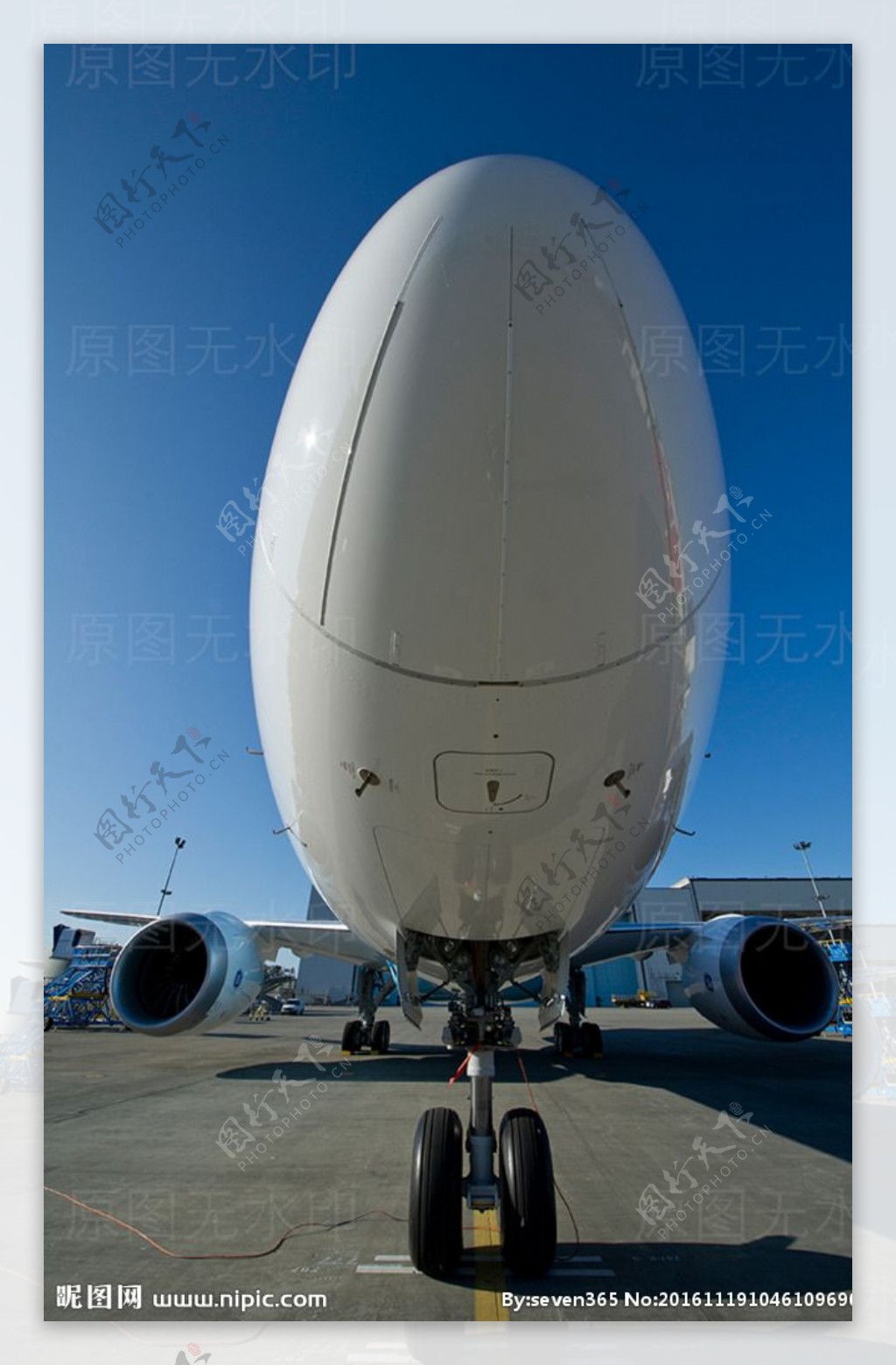 波音787客机飞机机头仰视