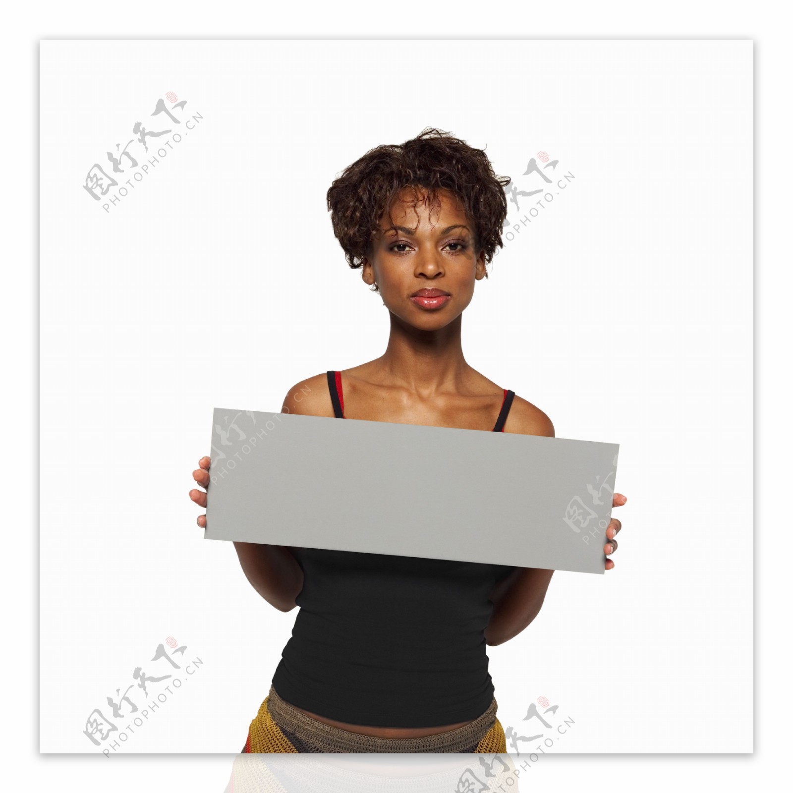 个性黑人女性与广告牌图片