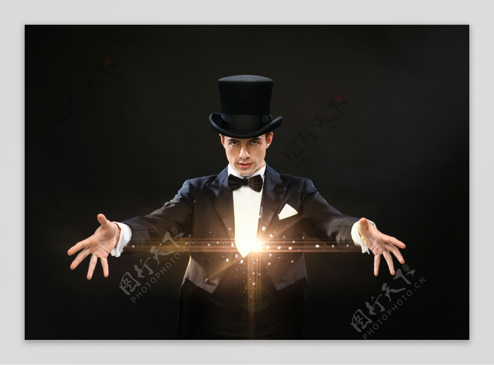 女魔术师在戏服与魔术棒做魔术照片摄影图片_ID:316651579-Veer图库