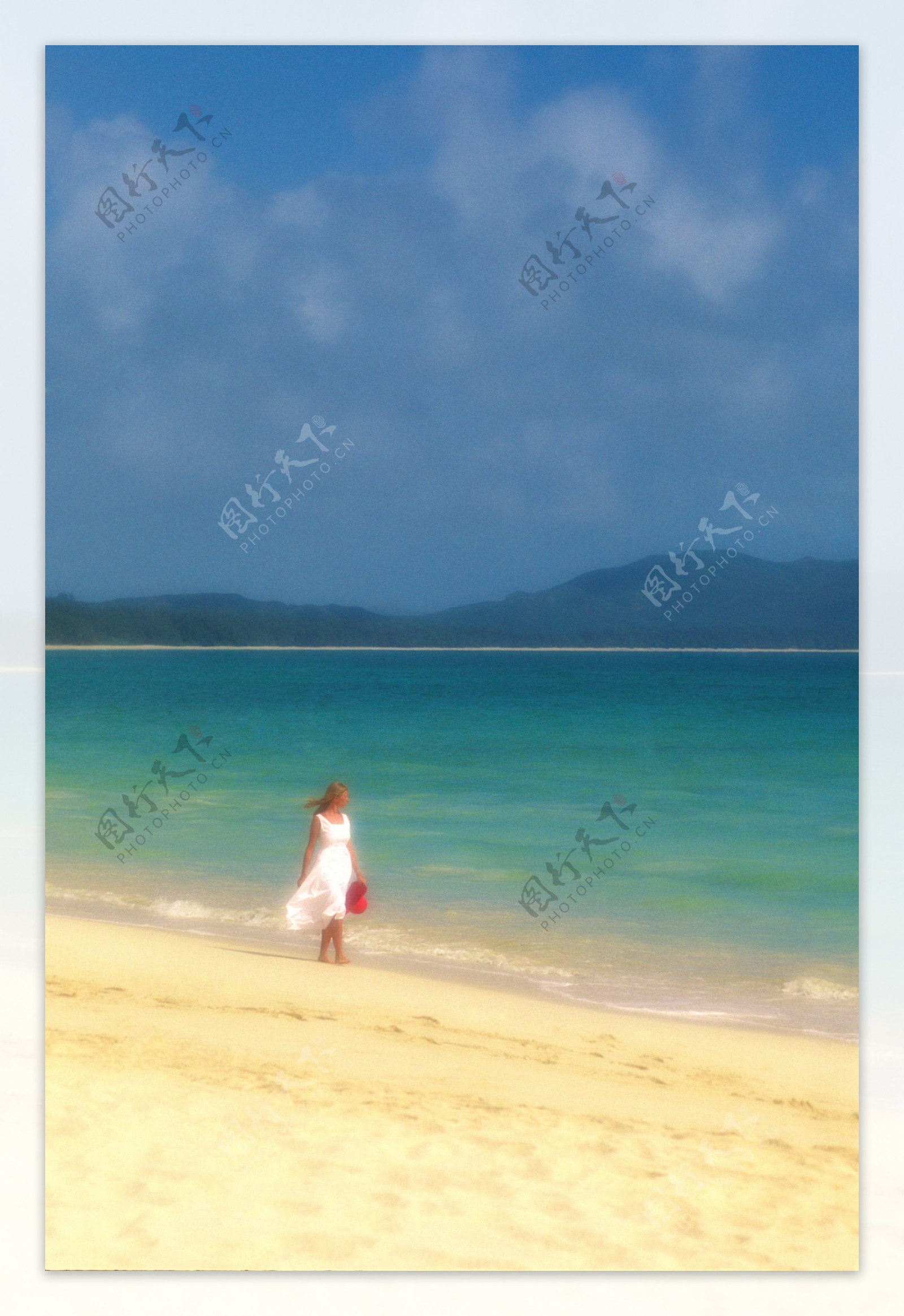 沙滩上的女人图片图片