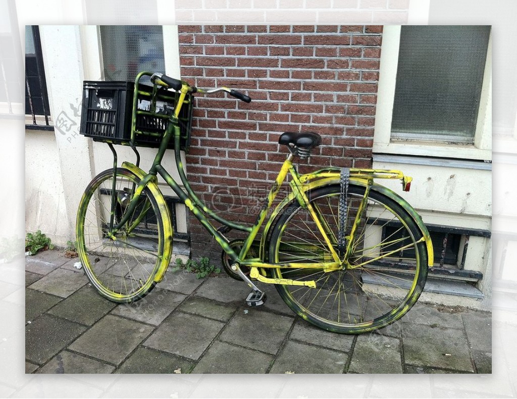 黄颜色的自行车