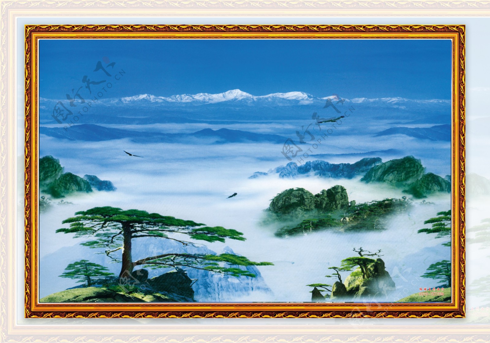 云雾中的山水风景中堂画图片