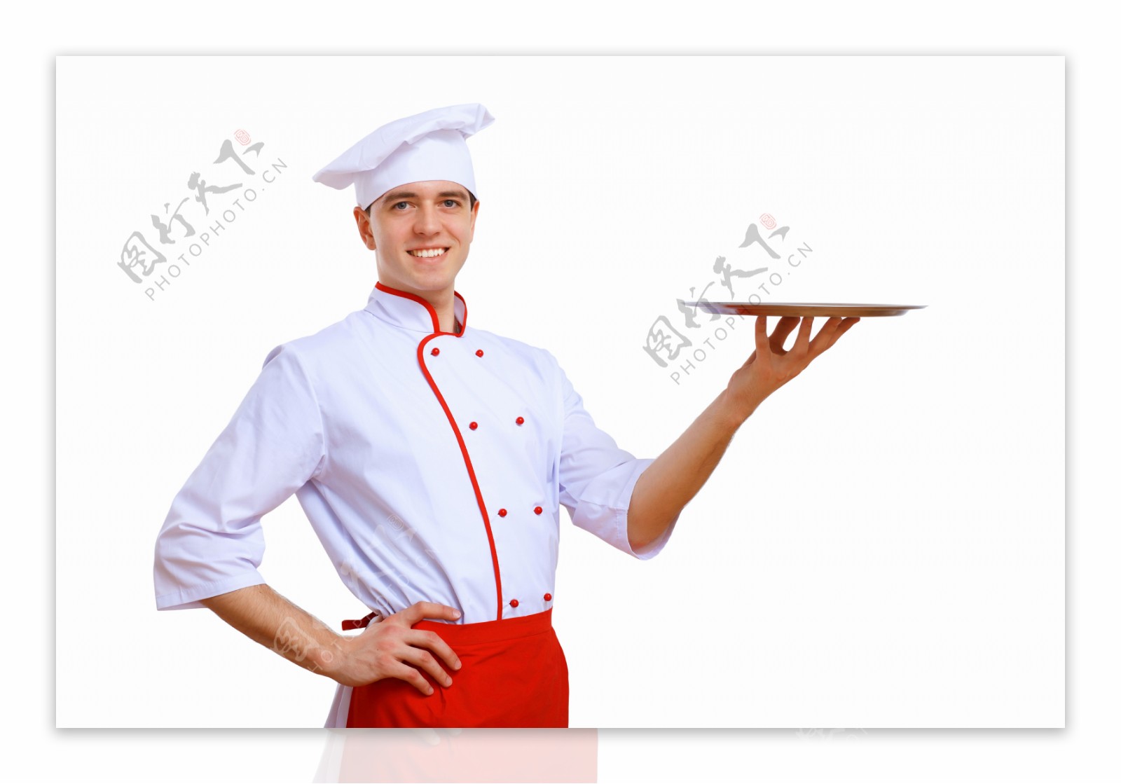 托着盘子的厨师图片