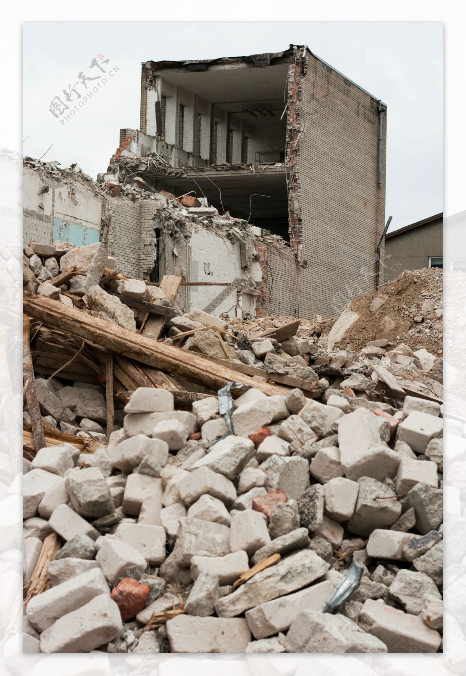 地震垮塌的建筑图片