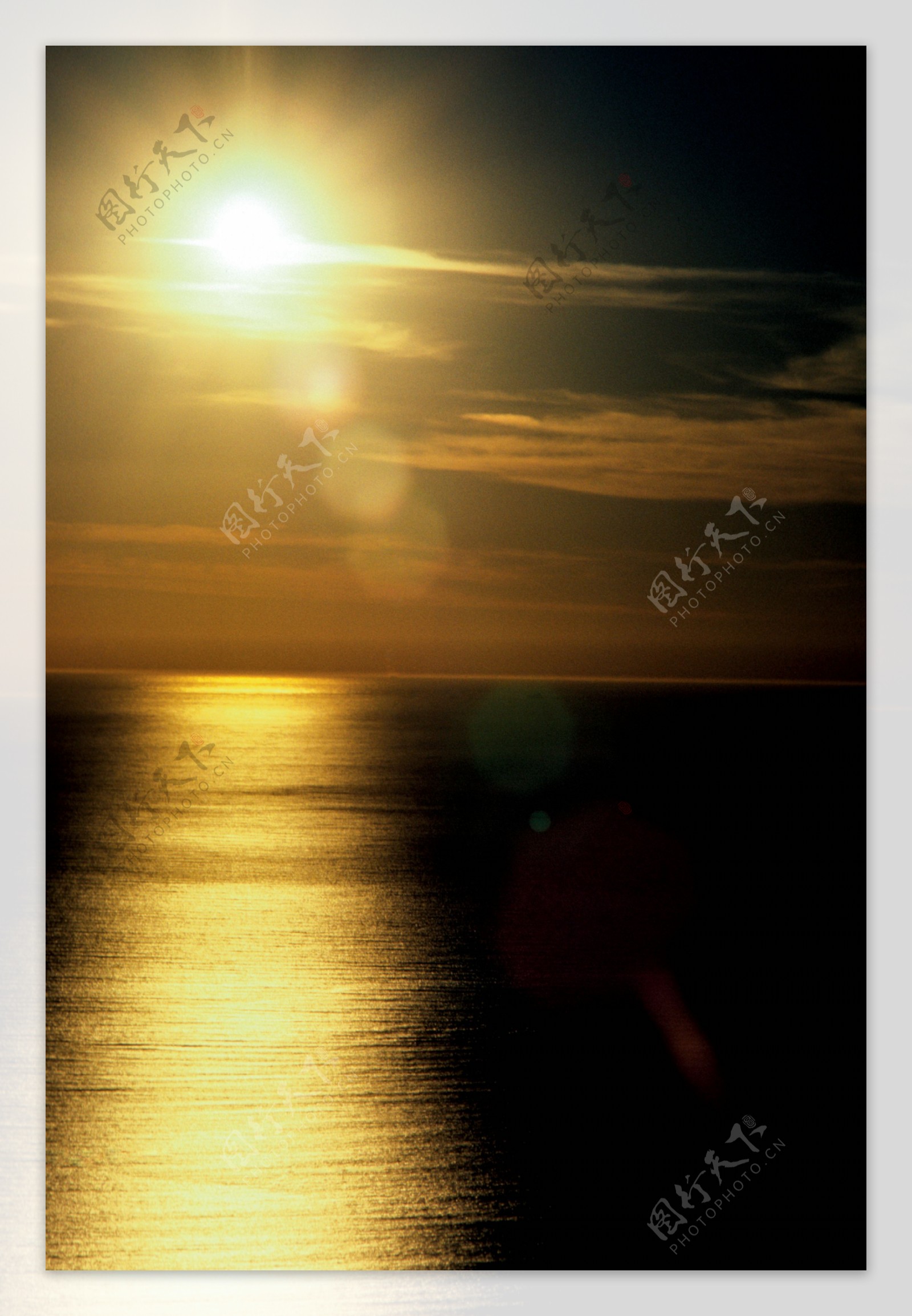 浪漫梦幻黄绿风景夕阳下海面上的帆船美丽的海上日落蓝色大海杨帆起航 - PSD素材网