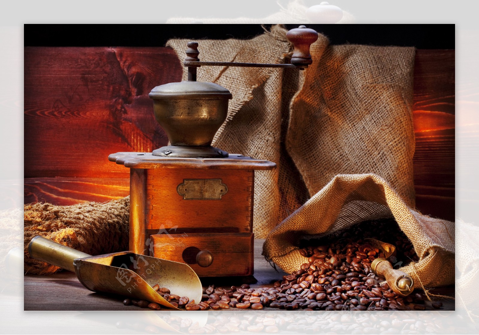 咖啡研磨机与咖啡豆图片