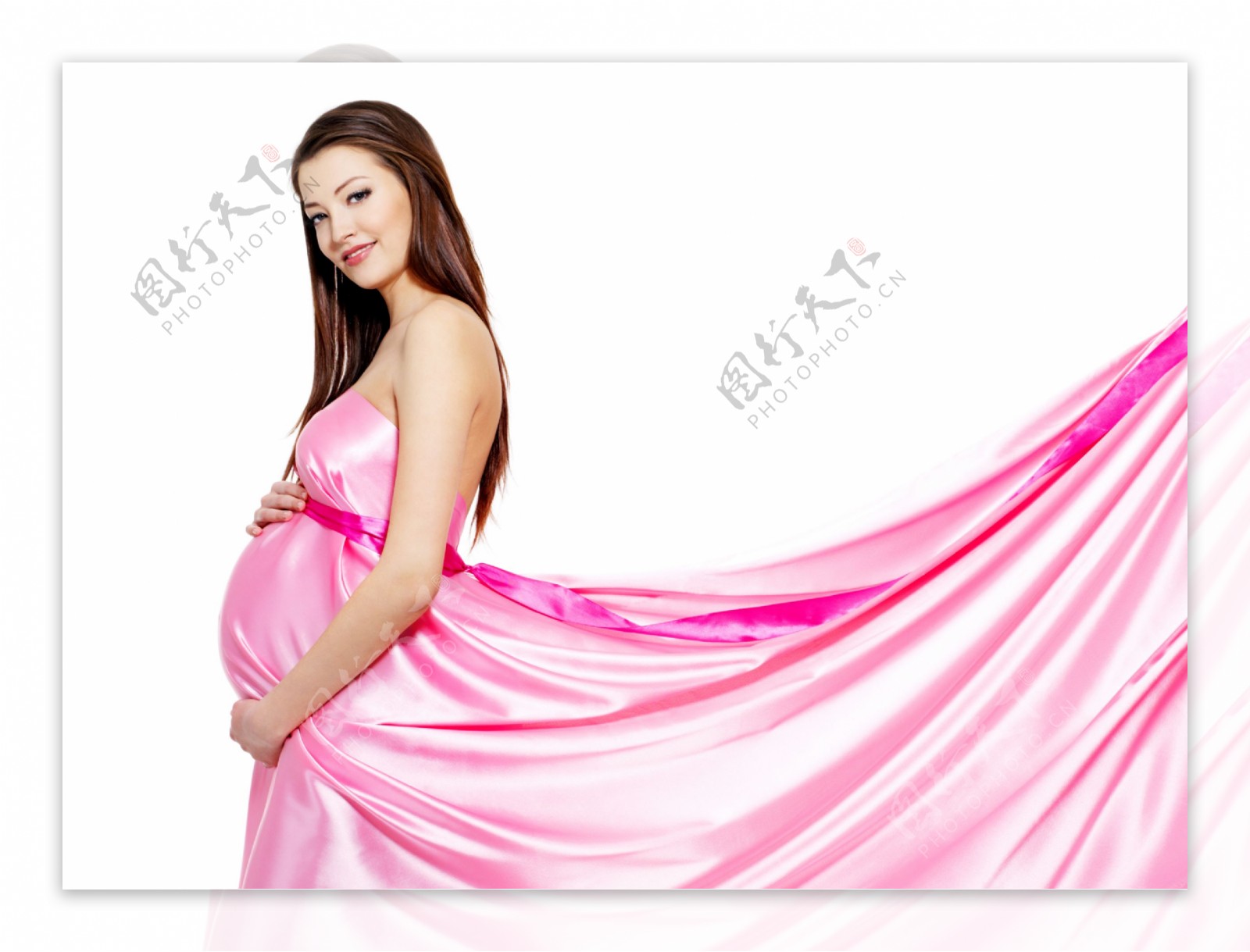 孕妇美女与裙子飘带图片