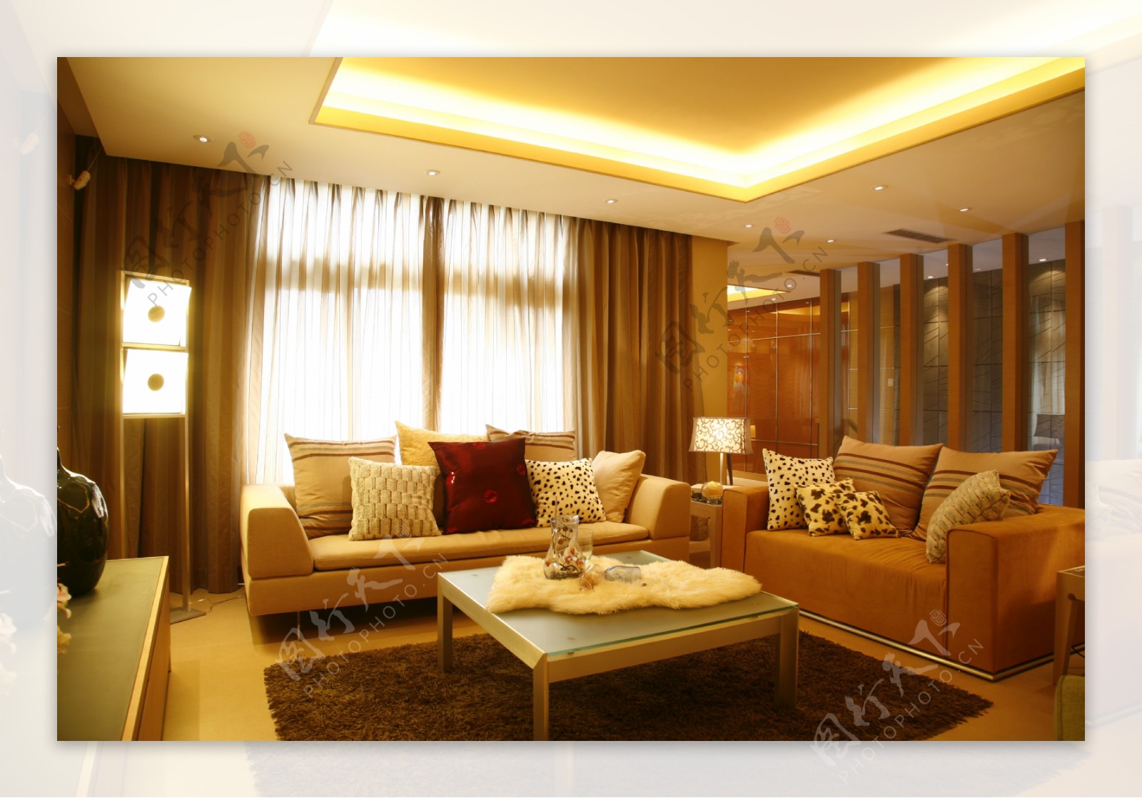 豪华金色客厅装潢设计图片