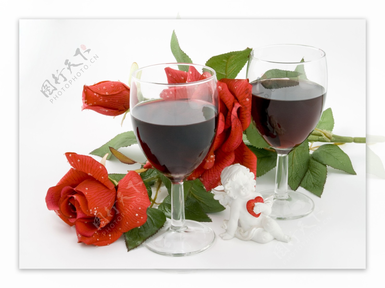 红酒和玫瑰花图片