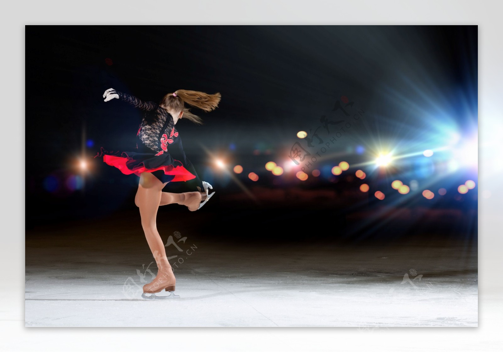 花样滑冰和光斑灯光图片