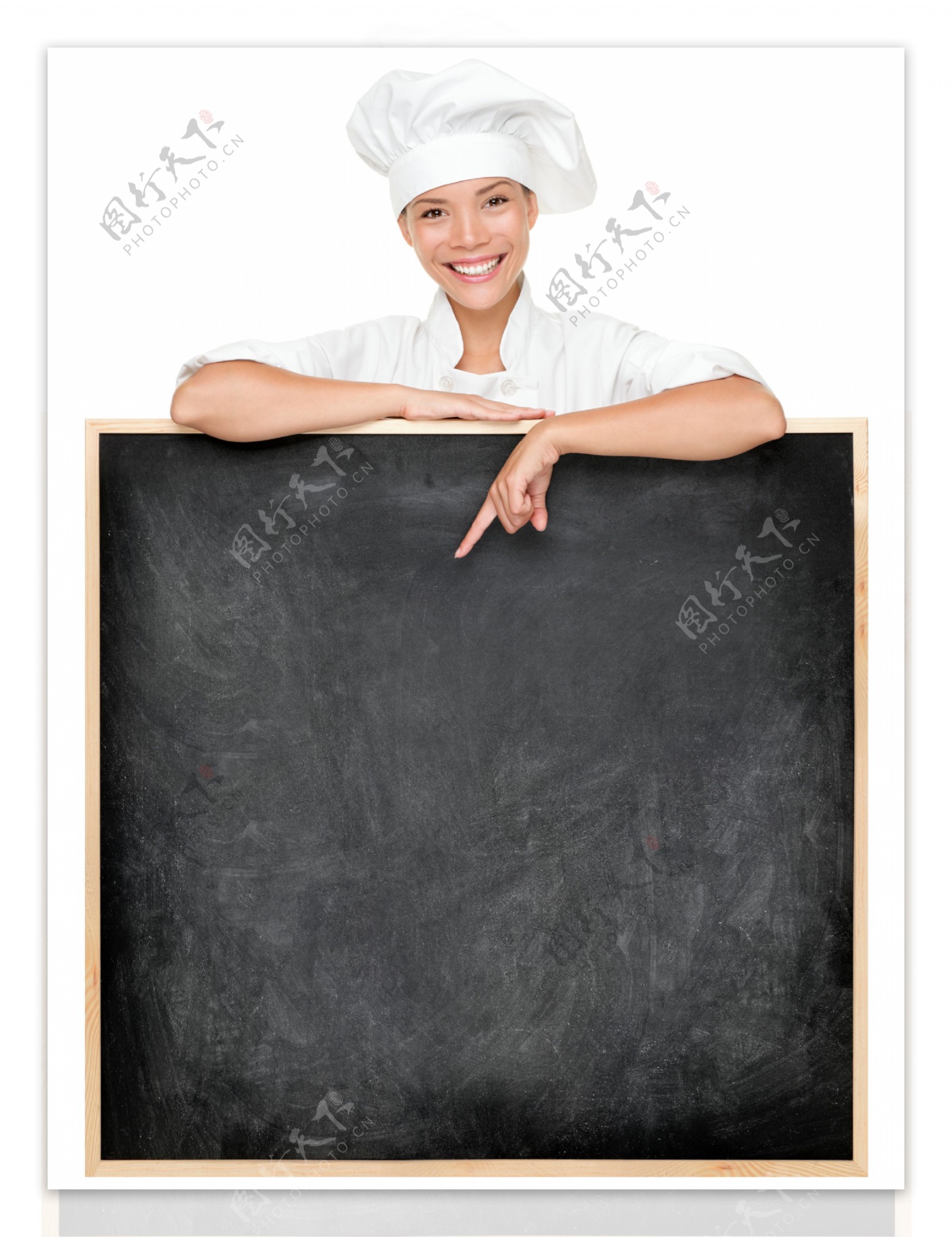 指着黑板的女厨师图片