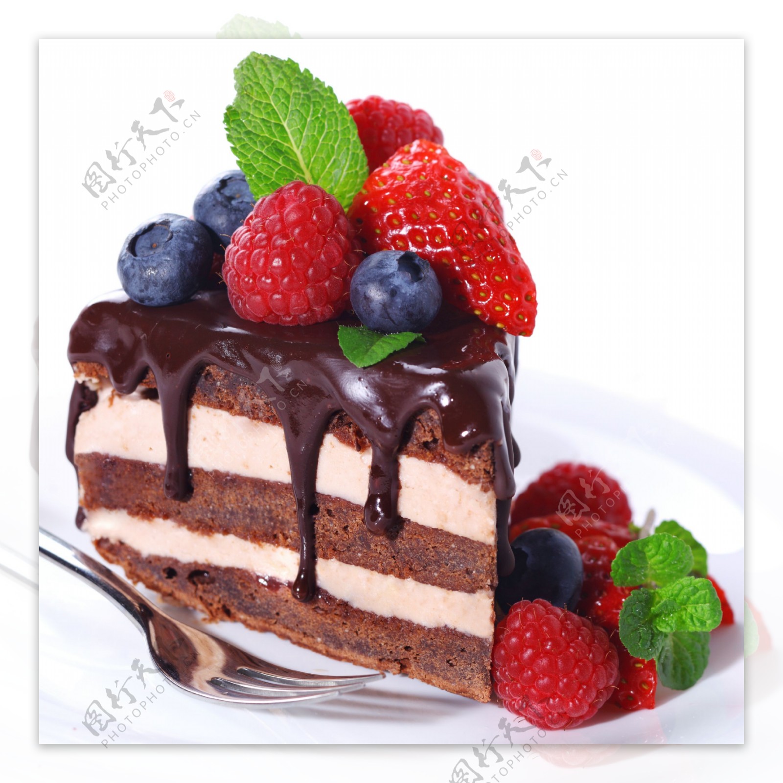 水果蓝莓巧克力蛋糕图片
