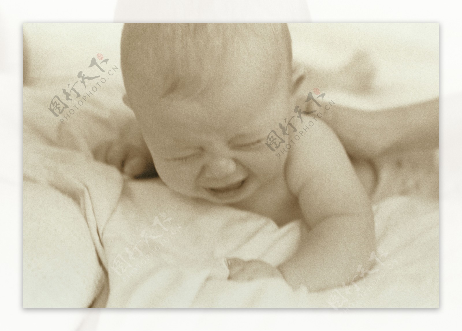 哭泣的婴儿素材-哭泣的婴儿图片-哭泣的婴儿素材图片下载-觅知网