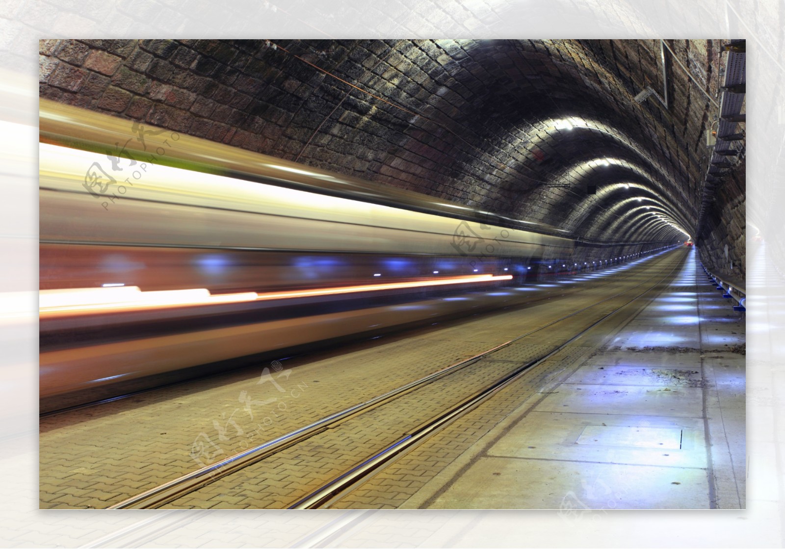 幽深的地铁隧道图片