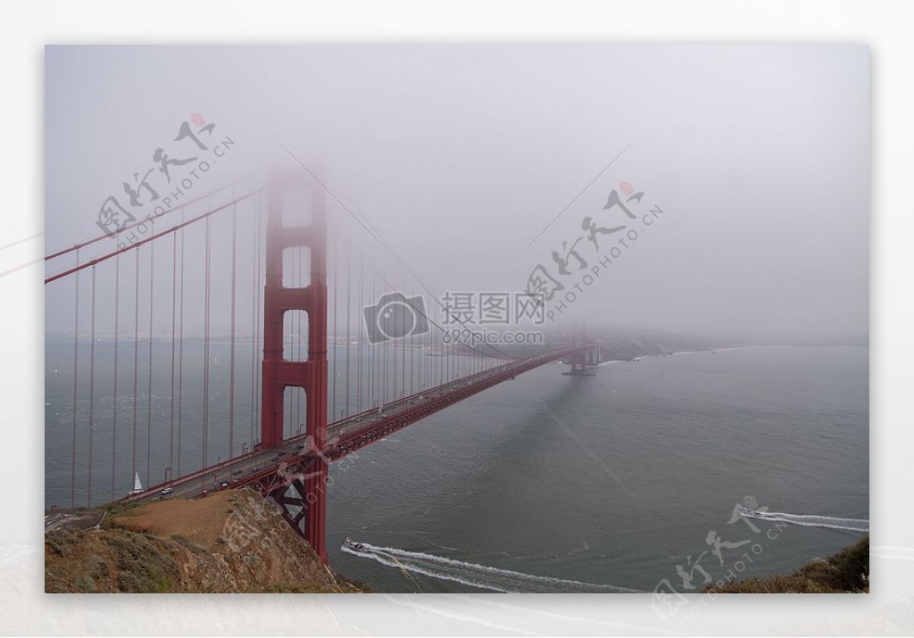 雾里的金门大桥