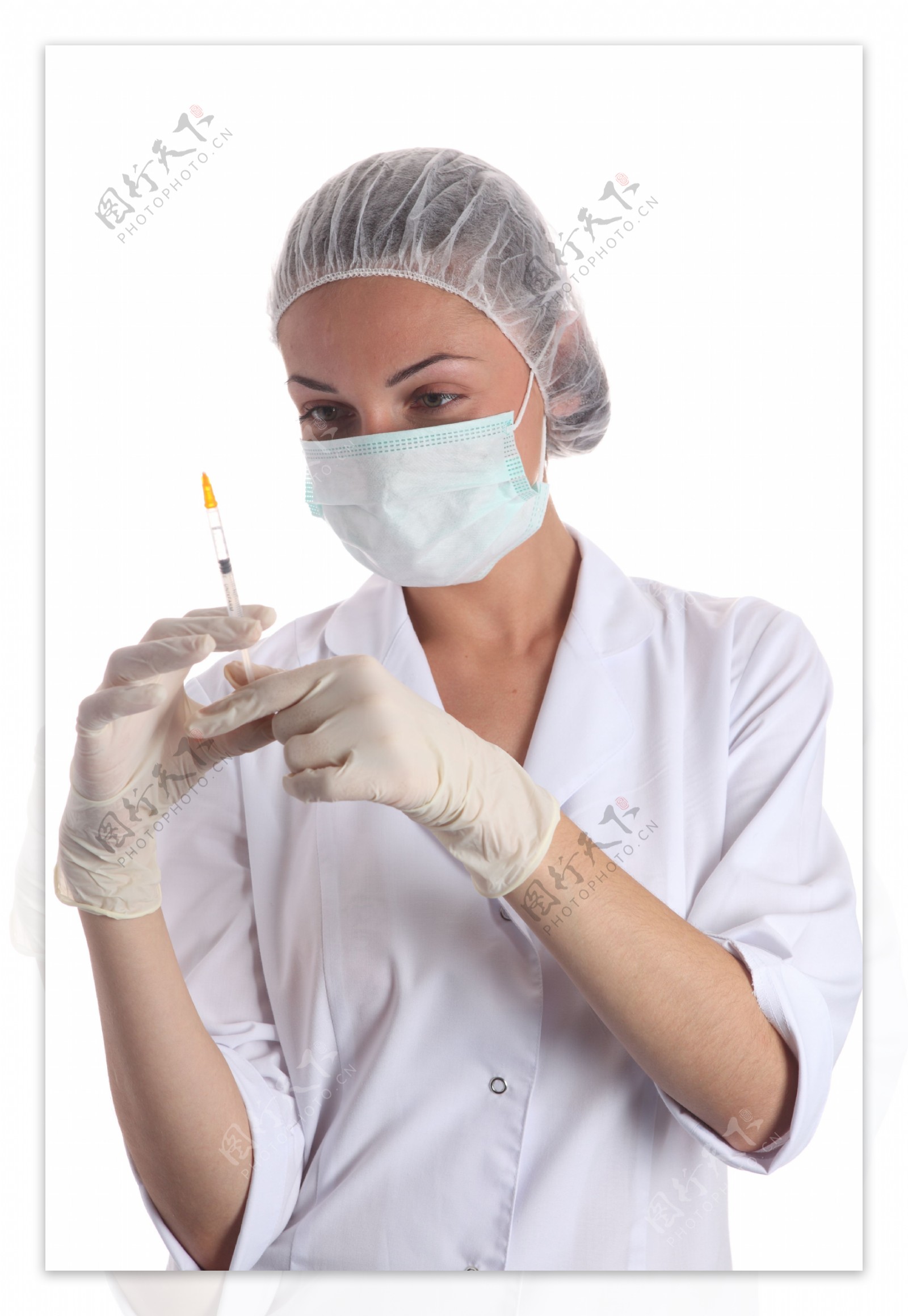 手拿注射器的护士图片