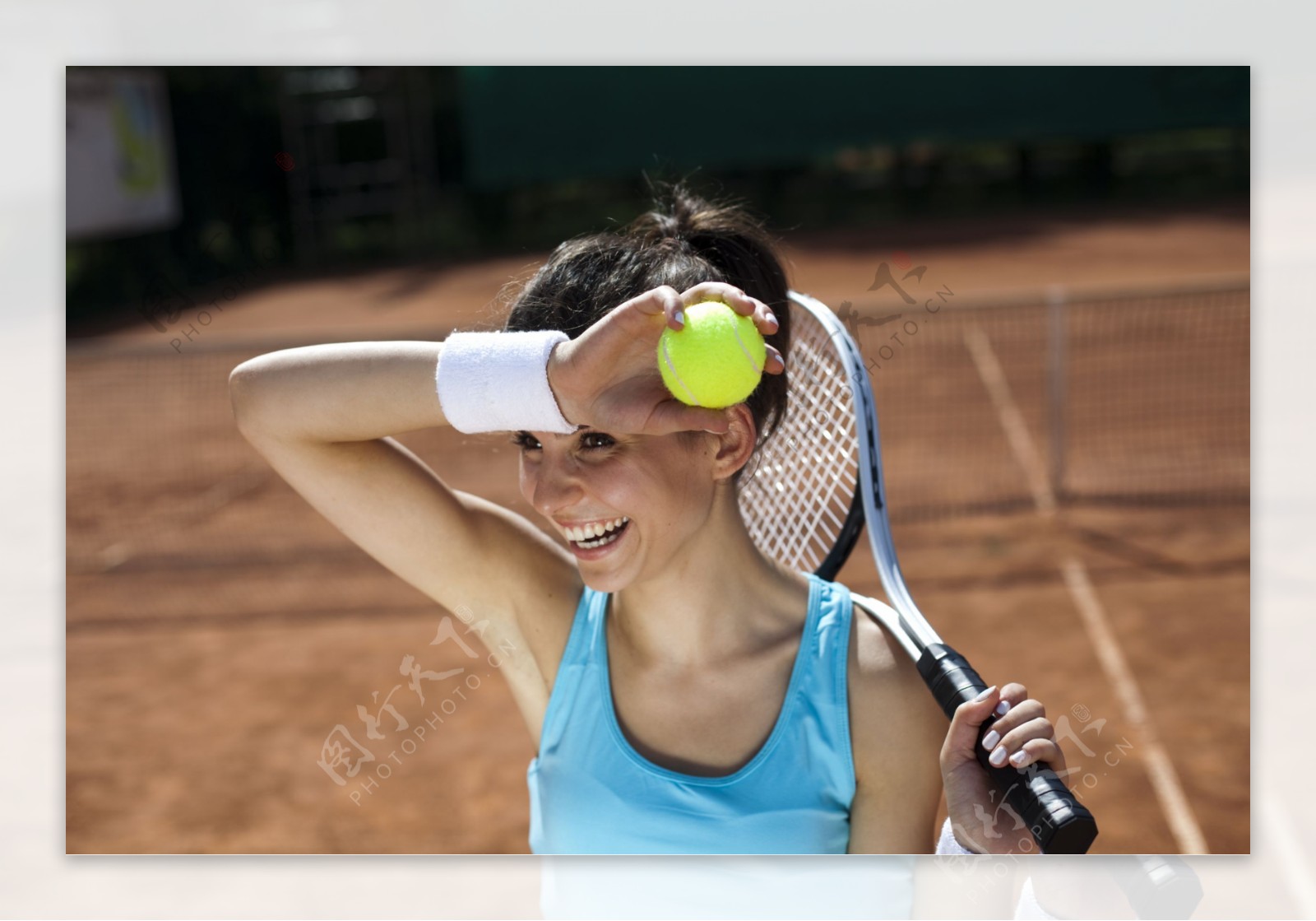 在打网球的女人图片