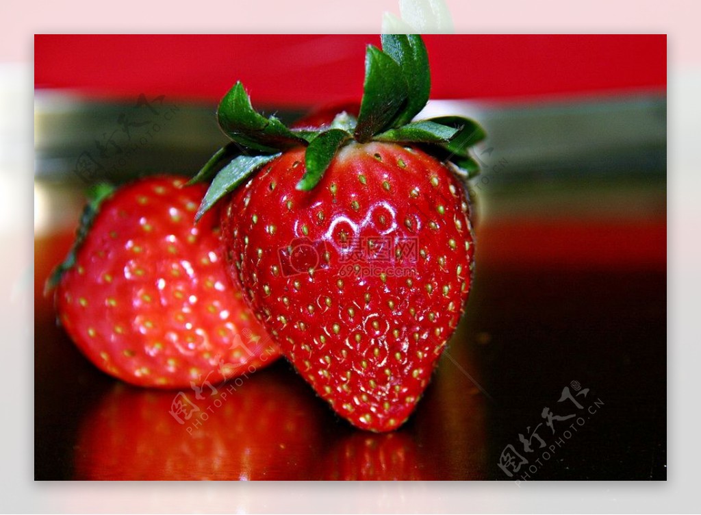 红颜色的草莓