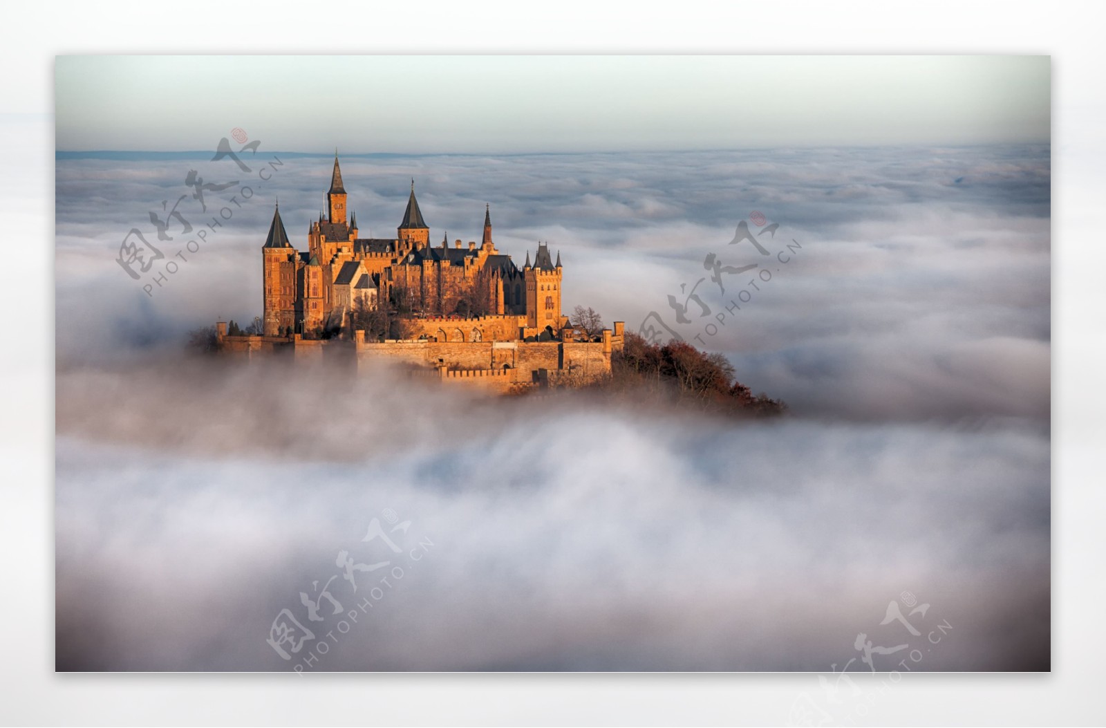 云海与城堡风景图片