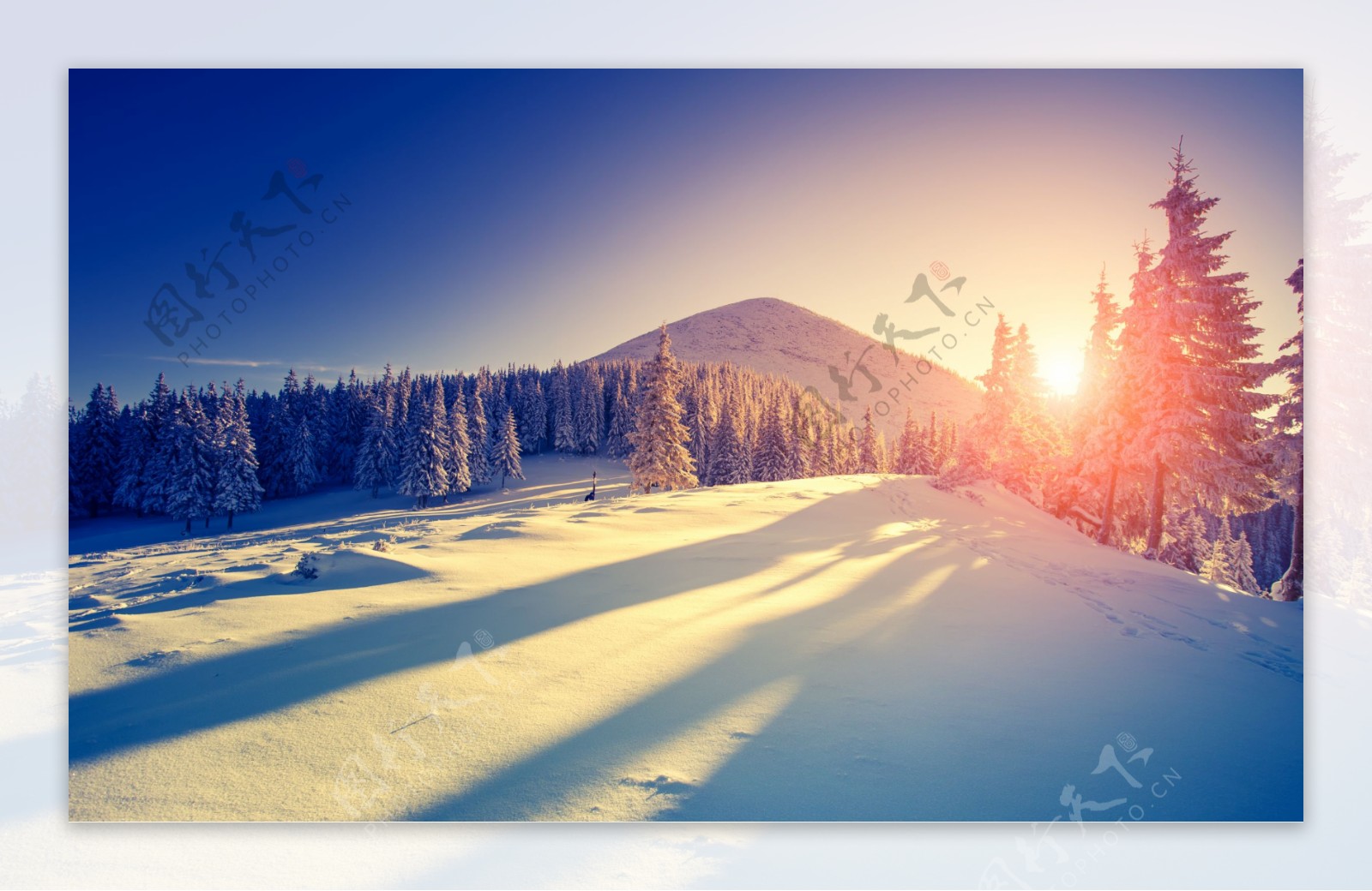 日落与雪山景色图片