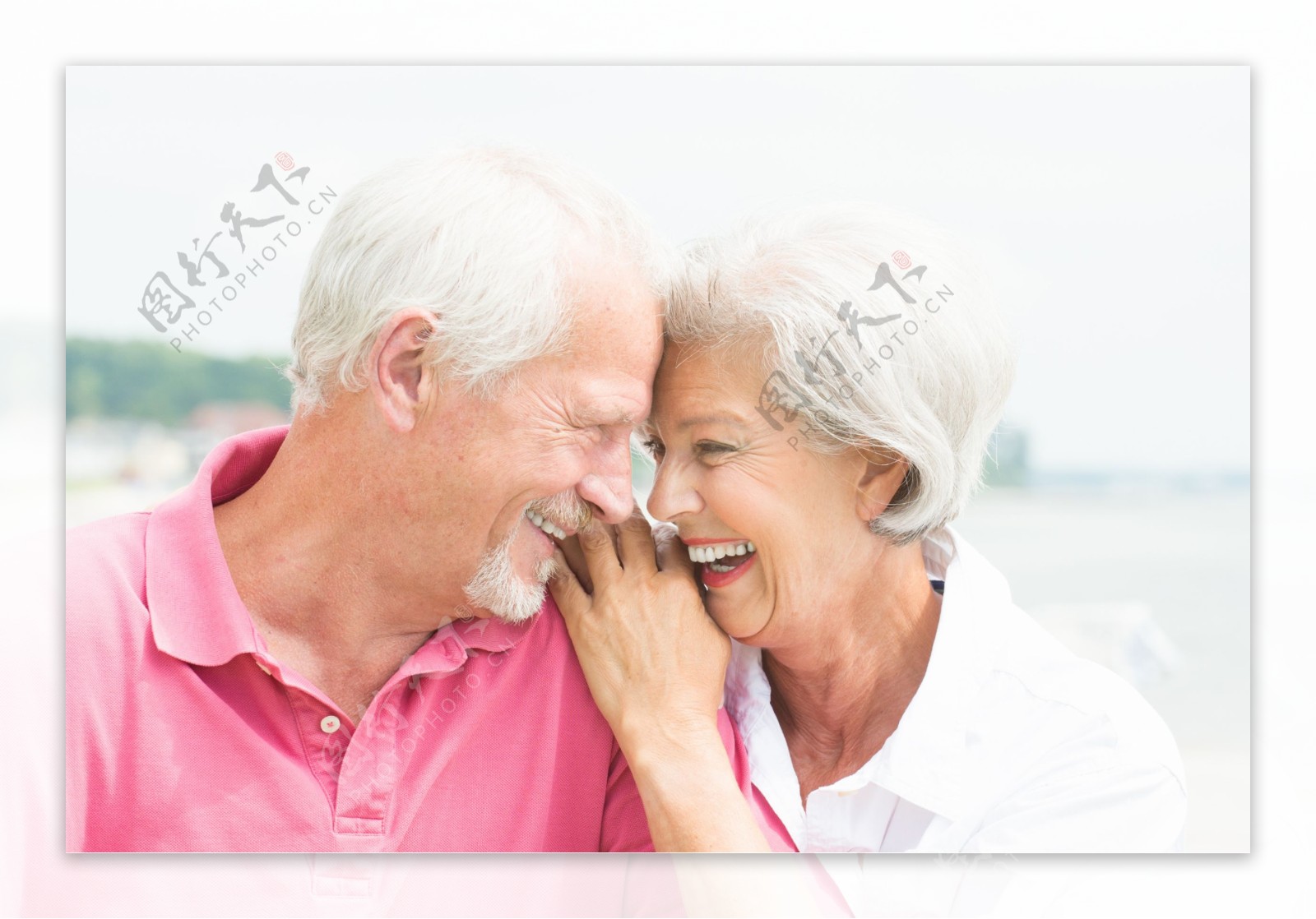 微笑的老年夫妇图片