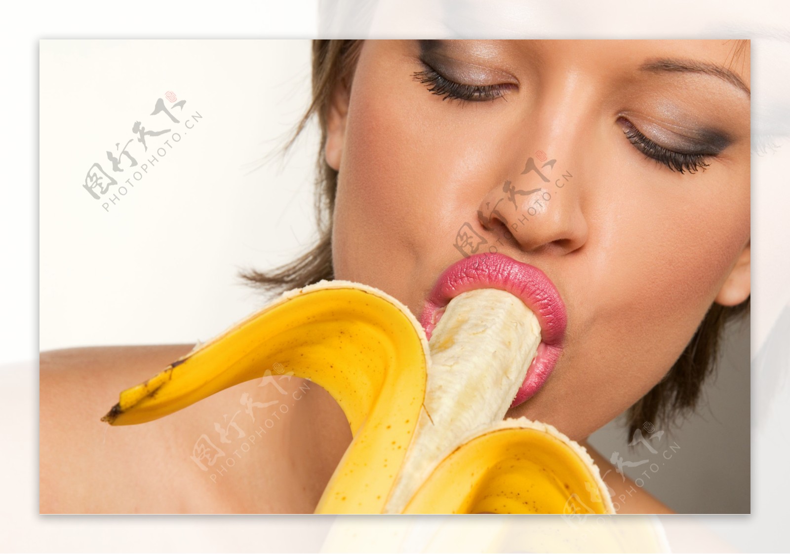 吃香蕉的性感美女图片