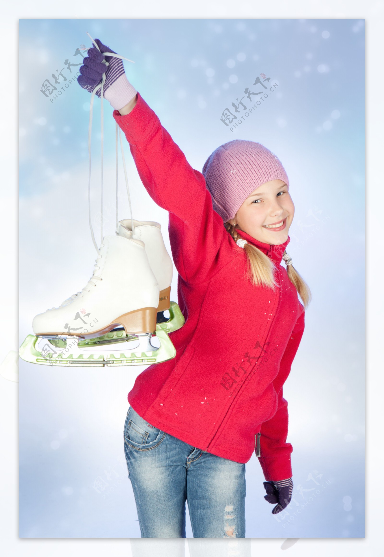 提着溜冰鞋的女孩图片