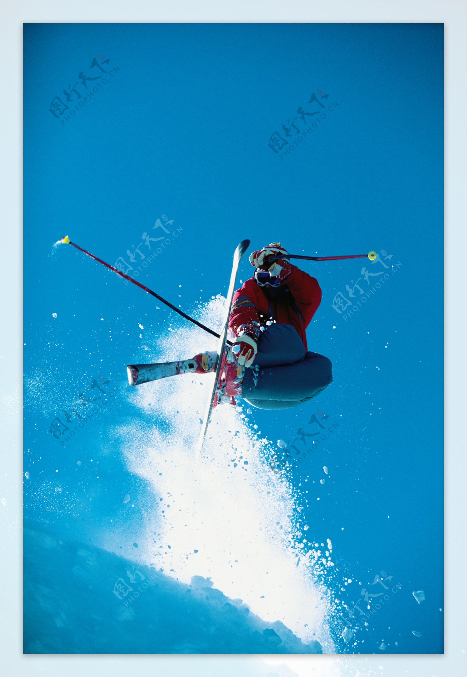 双板滑雪飞起瞬间图片