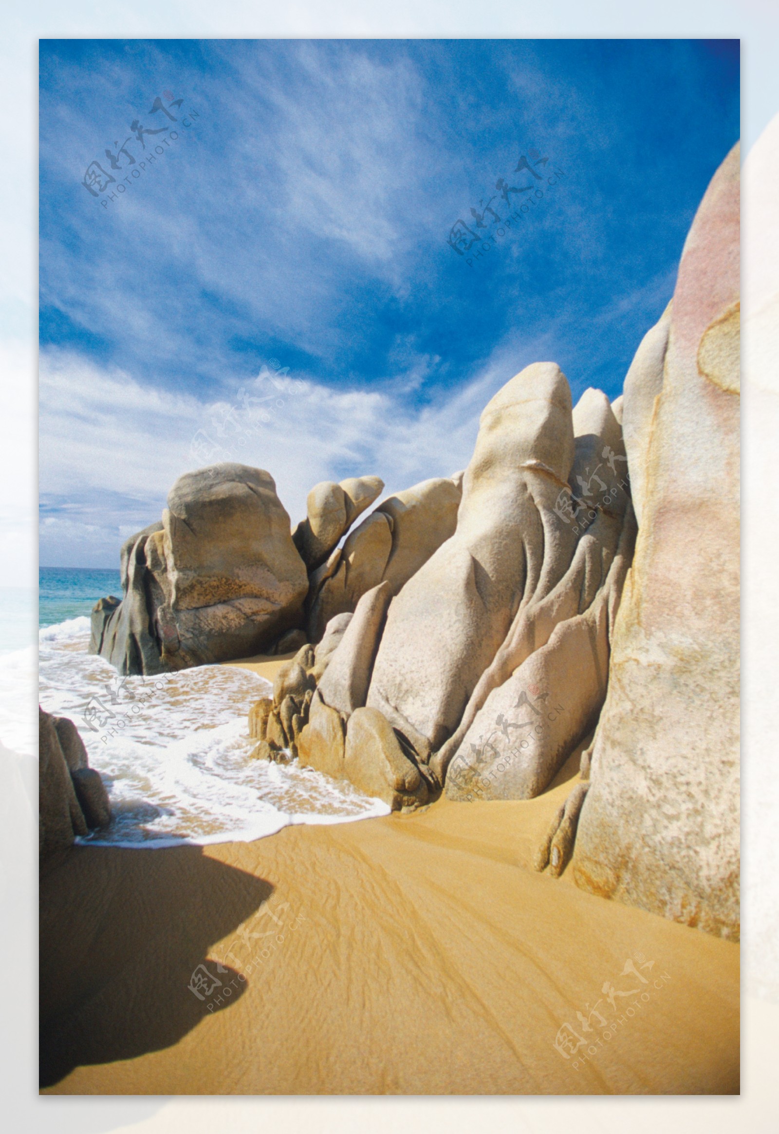 沙滩海水石头高清摄影图片