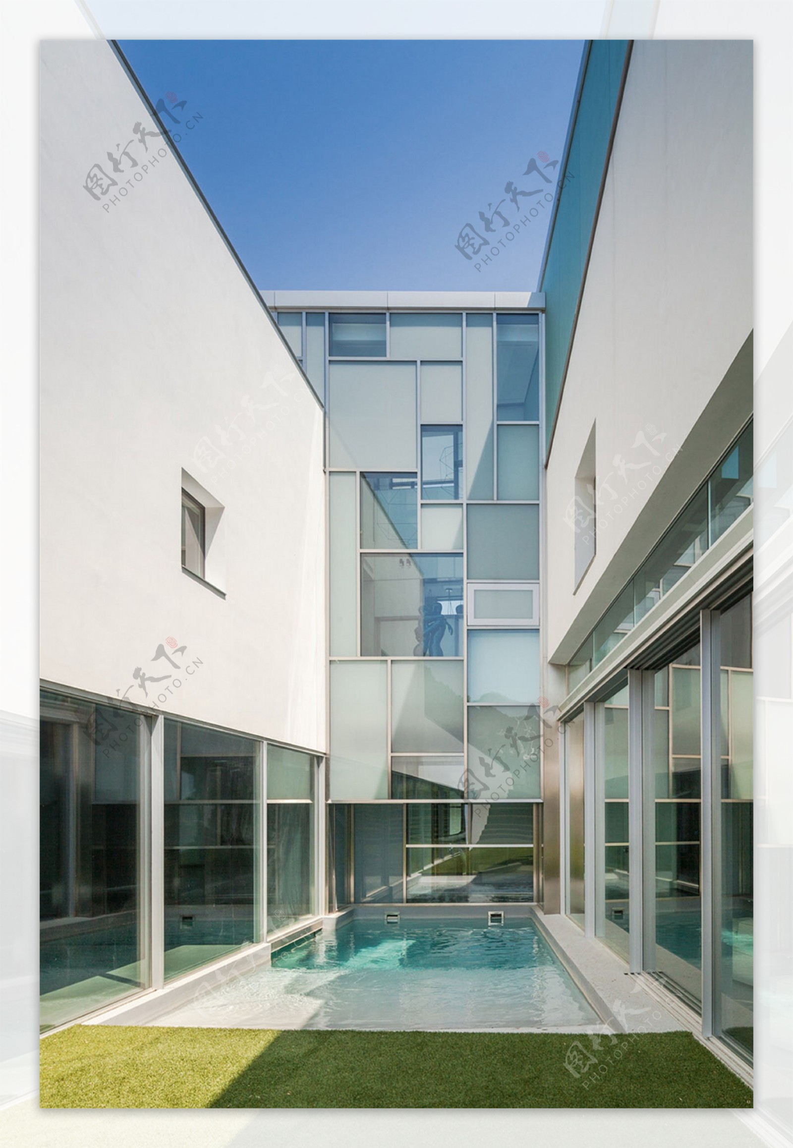 现代建筑外墙游泳池设计图
