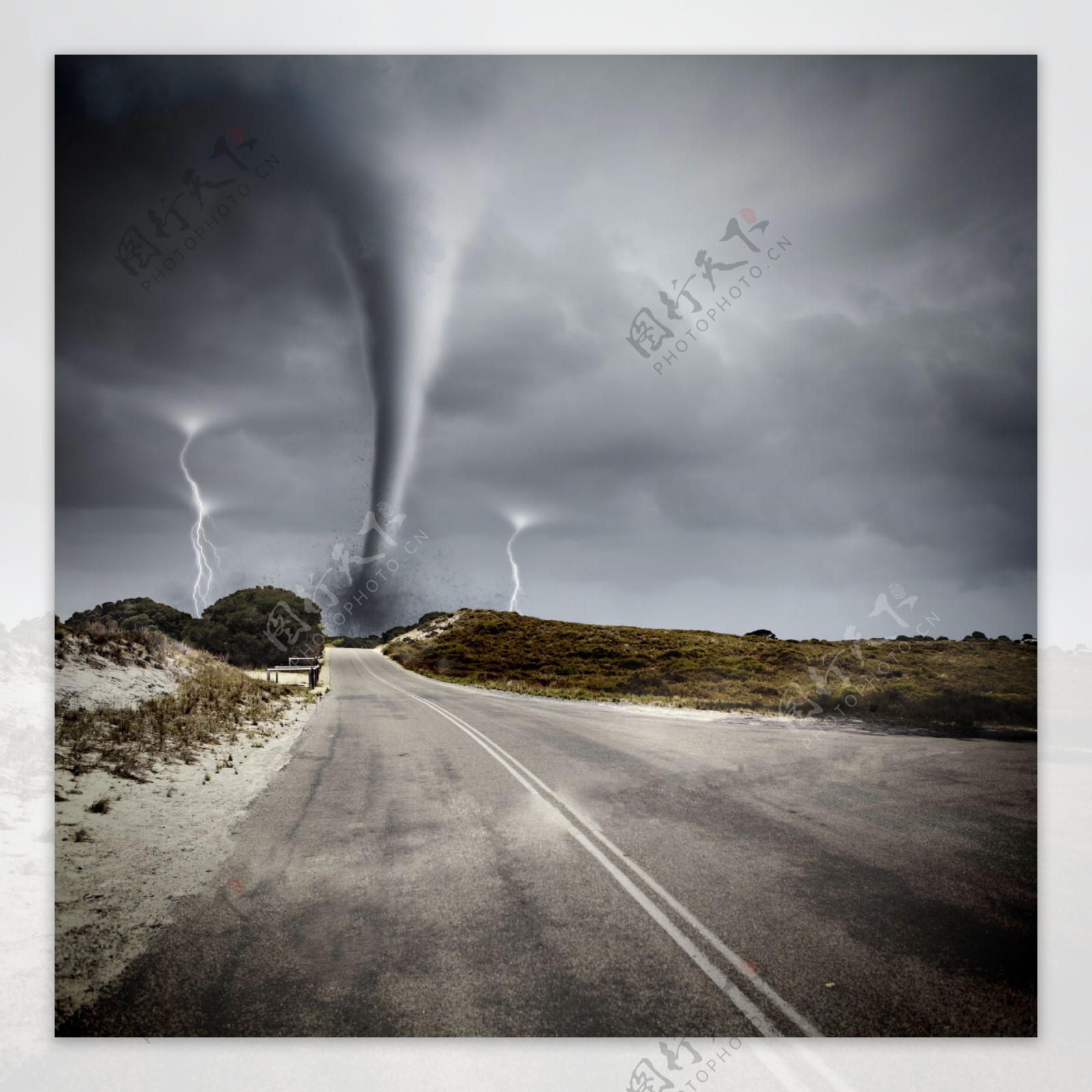 公路上的龙卷风图片