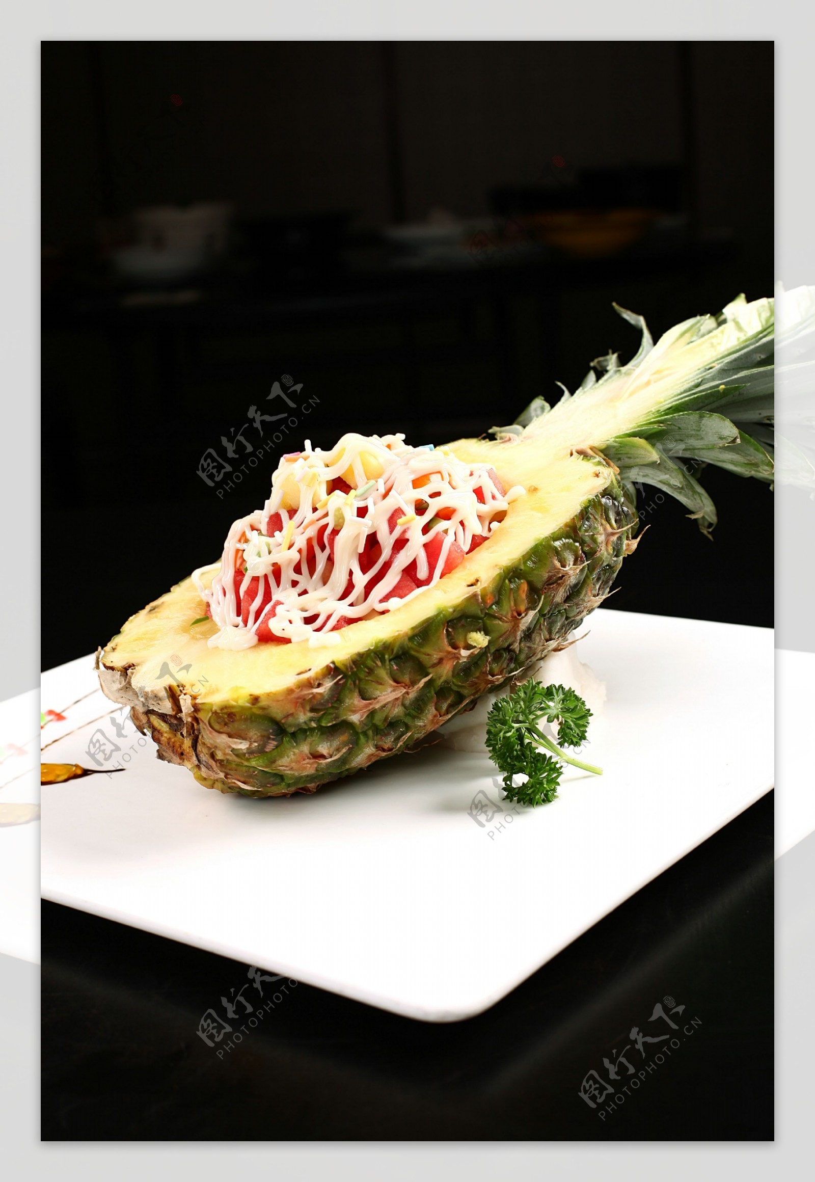 菠萝水果色拉图片