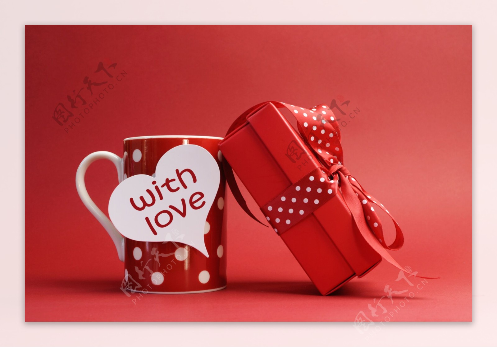 情人节礼物与茶杯图片