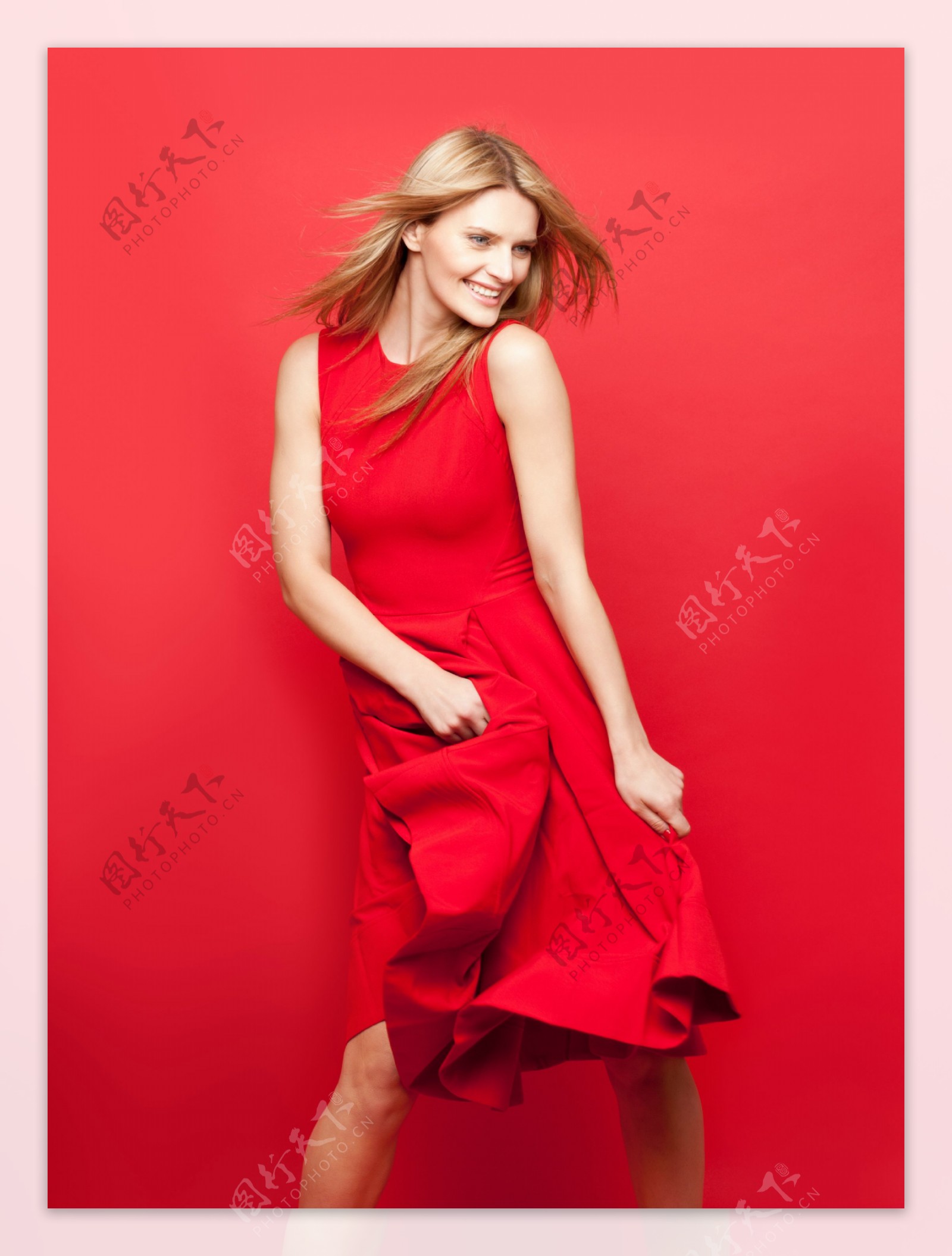 美丽红裙女人图片