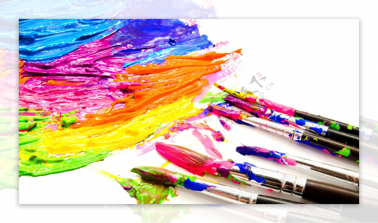 油画笔与颜料图片